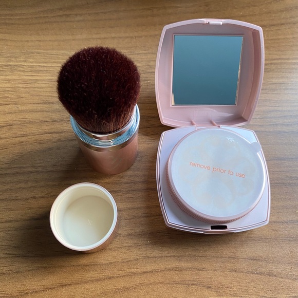 Your Best Friend Custom Bronzing Powder w Brush

New, Unused - Picture 2 of 4